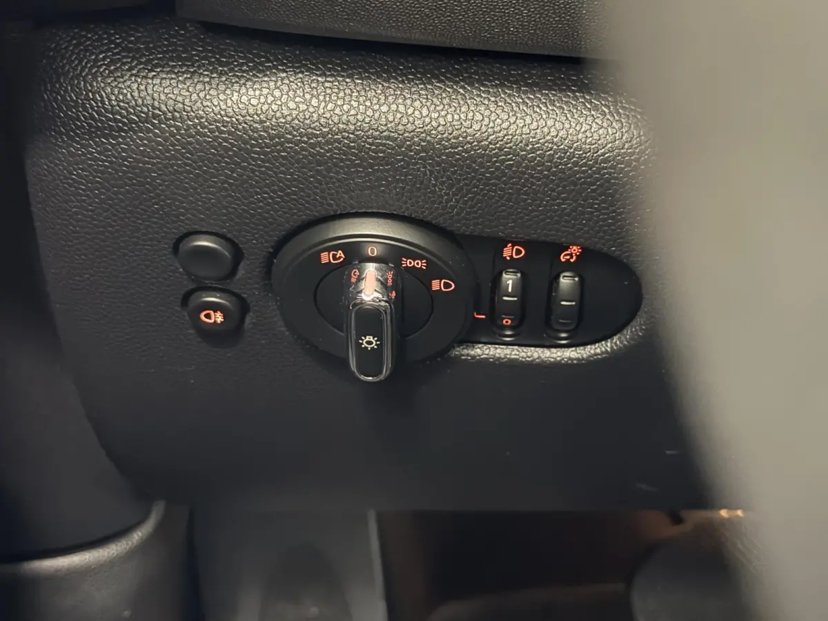 1.5 Cooper Yours | Pano | Leer | Stoelverw. | HUD | Navi | LED | Camera ( Vestiging - Nieuwegein )