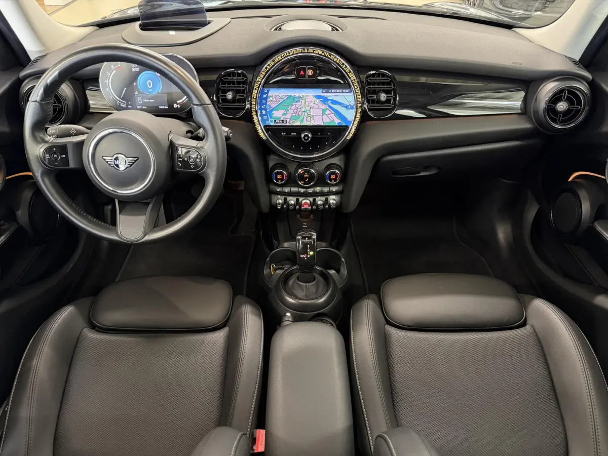 1.5 Cooper Yours | Pano | Leer | Stoelverw. | HUD | Navi | LED | Camera ( Vestiging - Nieuwegein )