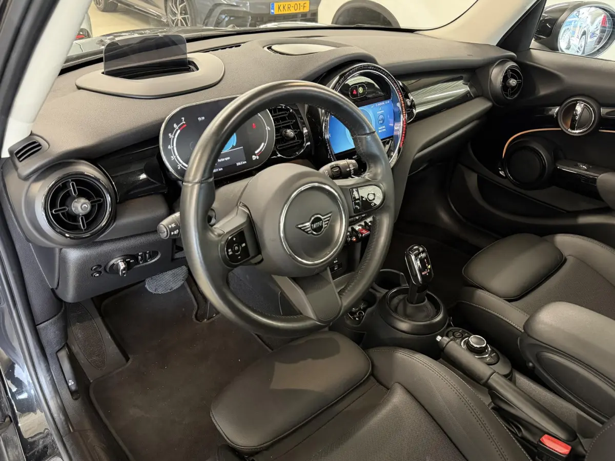 1.5 Cooper Yours | Pano | Leer | Stoelverw. | HUD | Navi | LED | Camera ( Vestiging - Nieuwegein )