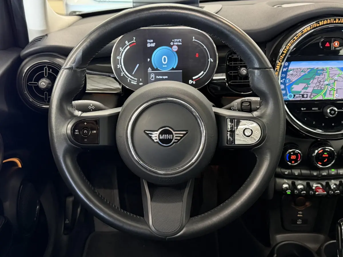 1.5 Cooper Yours | Pano | Leer | Stoelverw. | HUD | Navi | LED | Camera ( Vestiging - Nieuwegein )