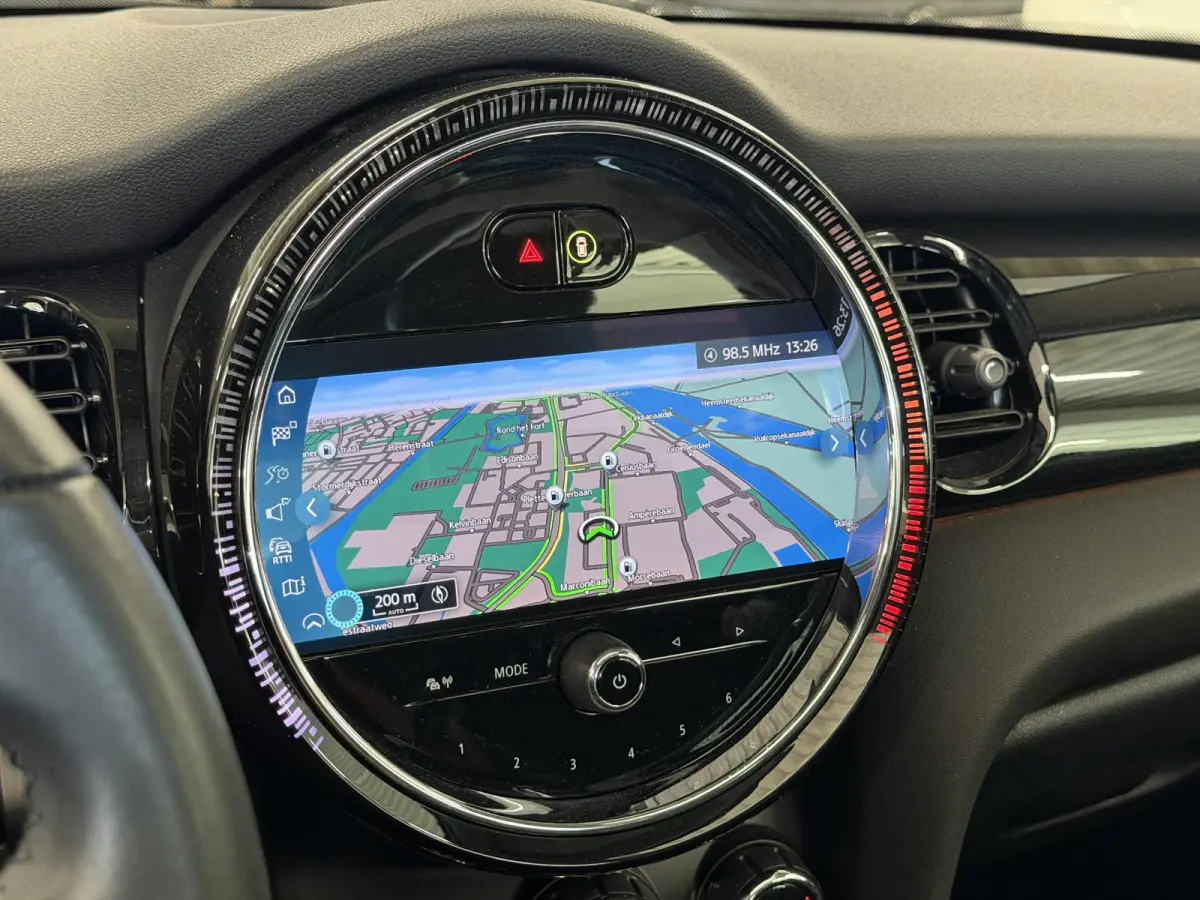 1.5 Cooper Yours | Pano | Leer | Stoelverw. | HUD | Navi | LED | Camera ( Vestiging - Nieuwegein )