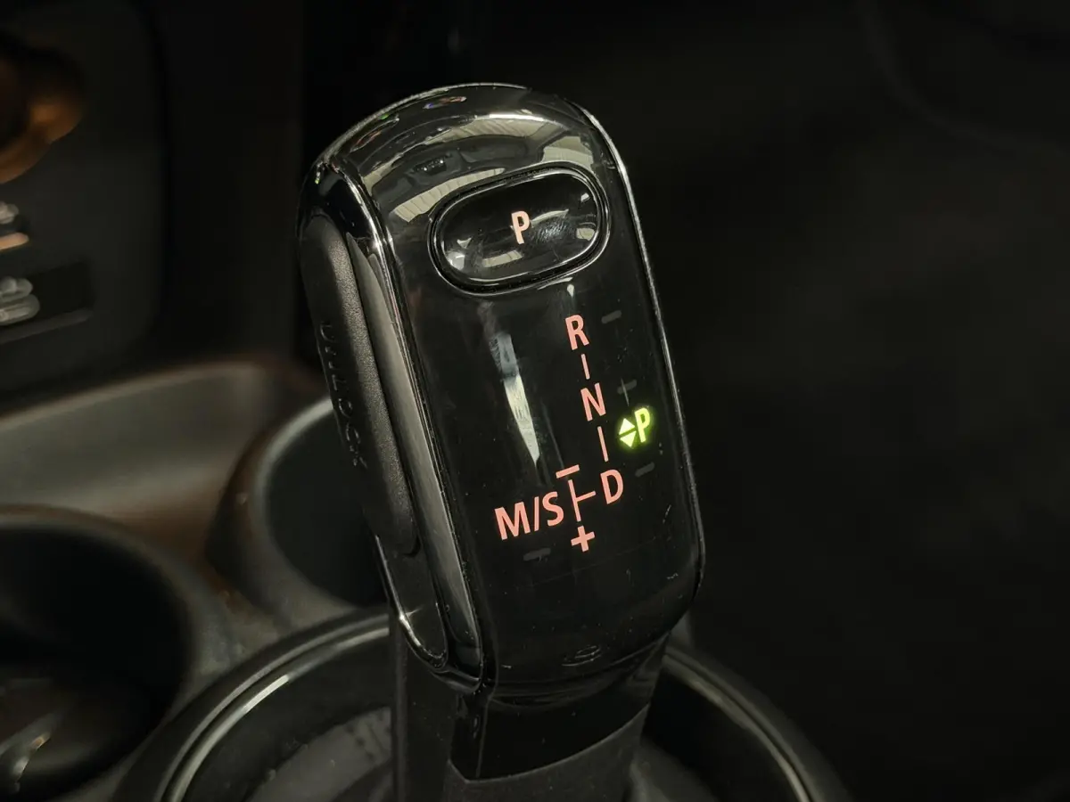 1.5 Cooper Yours | Pano | Leer | Stoelverw. | HUD | Navi | LED | Camera ( Vestiging - Nieuwegein )