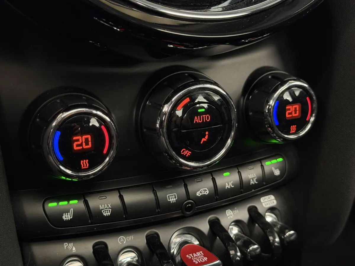 1.5 Cooper Yours | Pano | Leer | Stoelverw. | HUD | Navi | LED | Camera ( Vestiging - Nieuwegein )