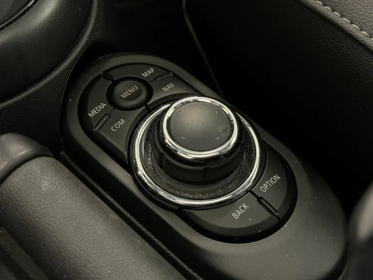 1.5 Cooper Yours | Pano | Leer | Stoelverw. | HUD | Navi | LED | Camera ( Vestiging - Nieuwegein )