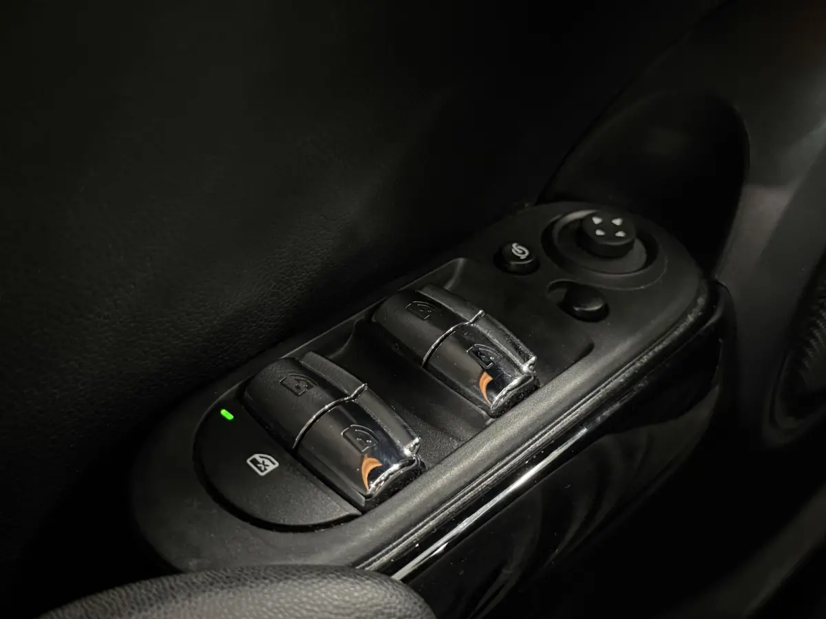 1.5 Cooper Yours | Pano | Leer | Stoelverw. | HUD | Navi | LED | Camera ( Vestiging - Nieuwegein )