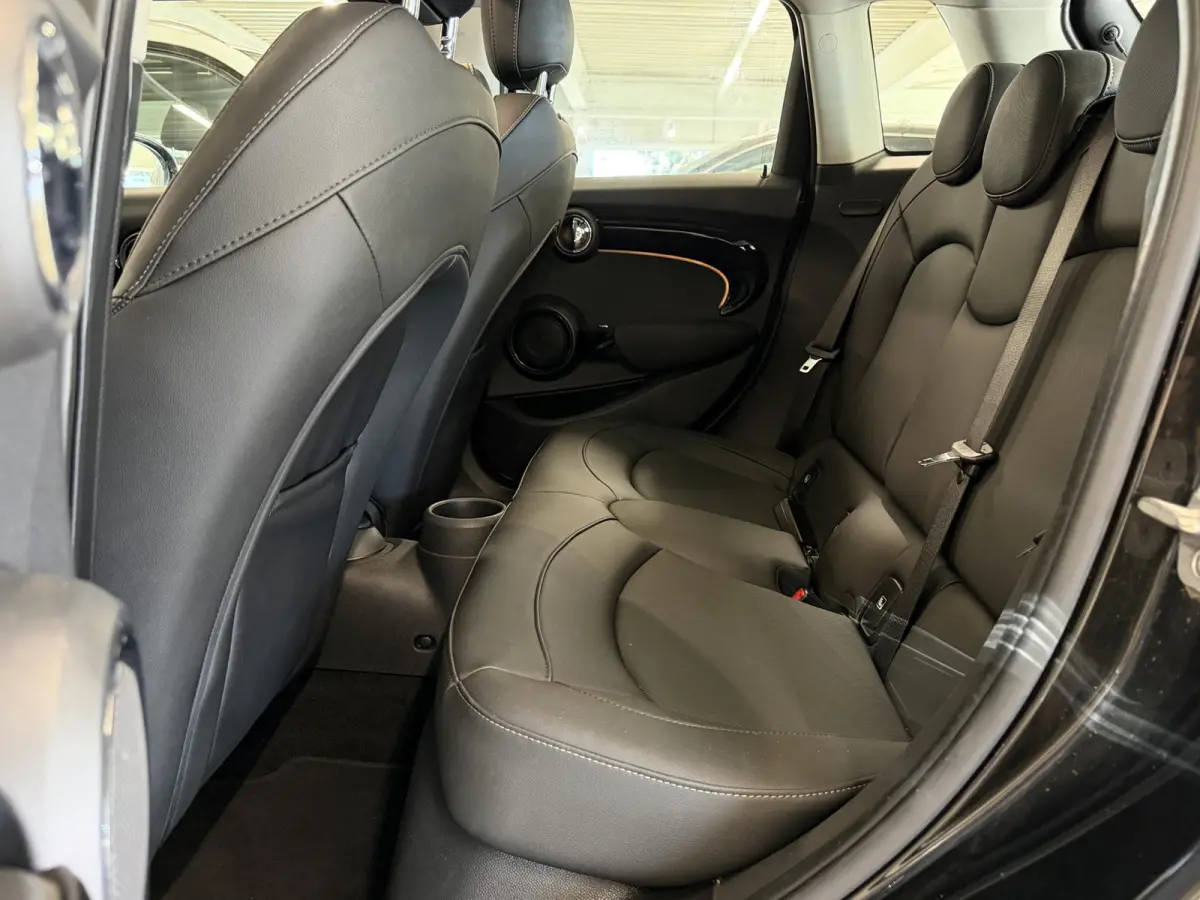 1.5 Cooper Yours | Pano | Leer | Stoelverw. | HUD | Navi | LED | Camera ( Vestiging - Nieuwegein )