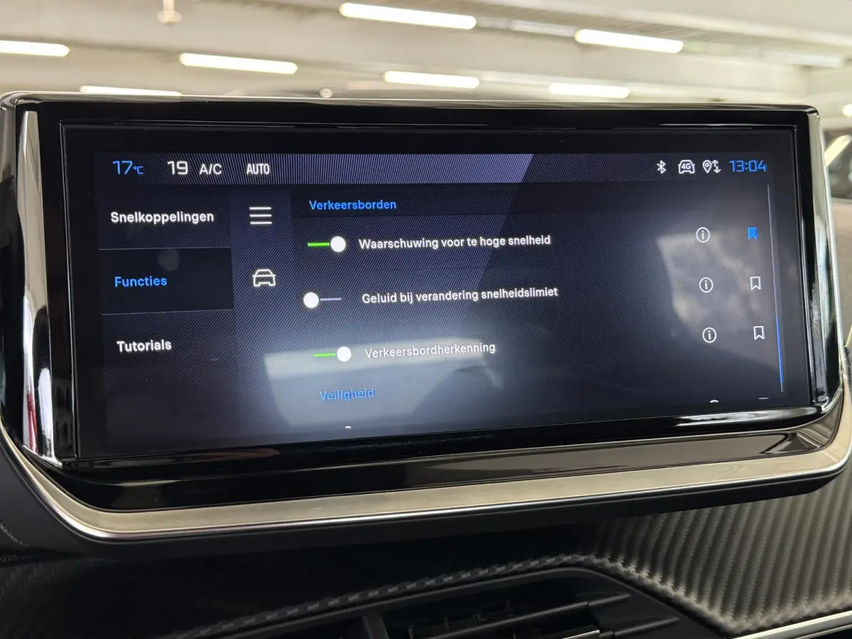 1.2 Hybrid 145 GT | Automaat |145PK | Airco-Ecc | LM-Velgen | PDC | Navigatie | Camera | Cruise | Carplay | DAB | ( Vestiging - Vianen Tel:0347-371248 )