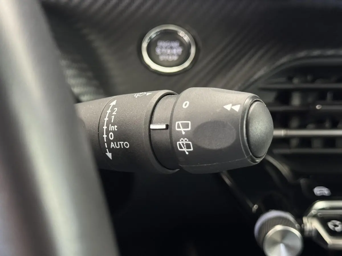 1.2 Hybrid 145 GT | Automaat |145PK | Airco-Ecc | LM-Velgen | PDC | Navigatie | Camera | Cruise | Carplay | DAB | ( Vestiging - Vianen Tel:0347-371248 )