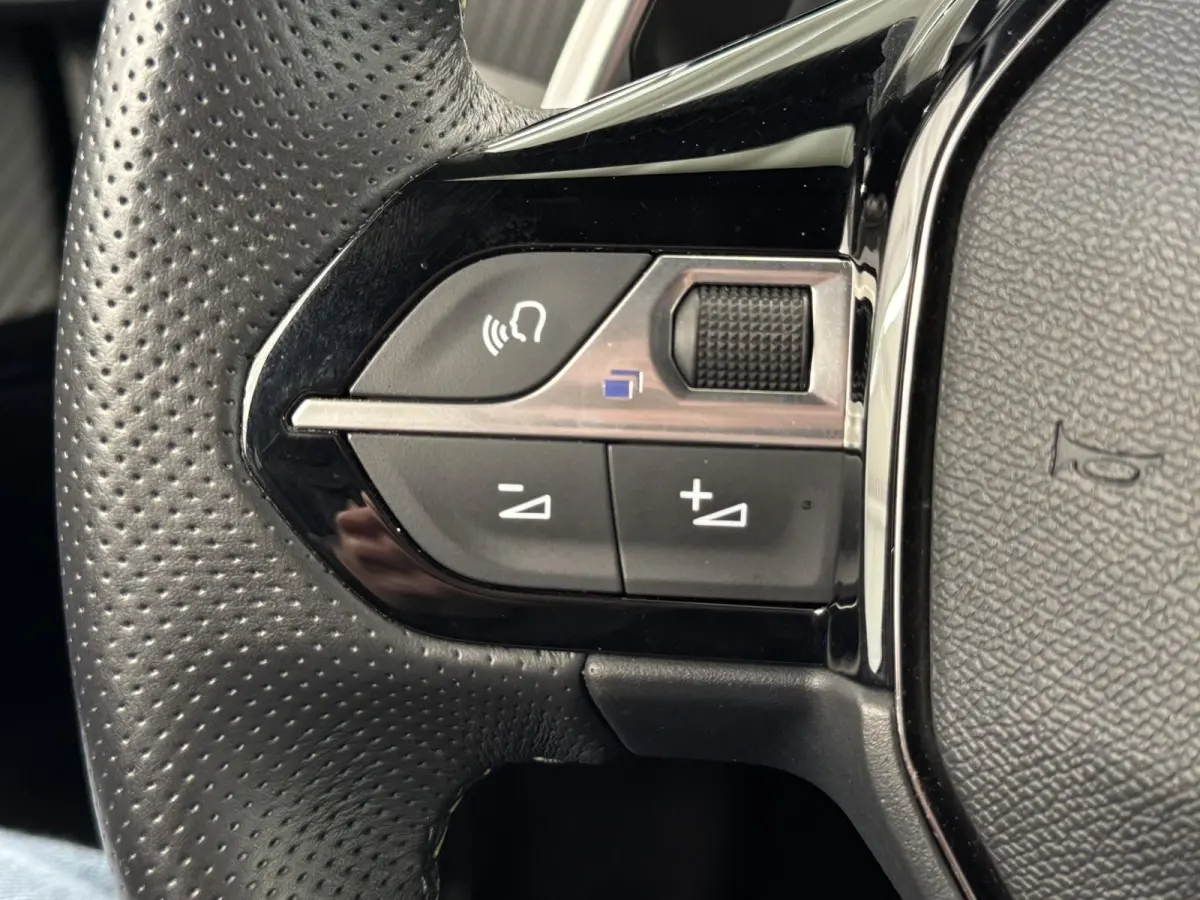 1.2 Hybrid 145 GT | Automaat |145PK | Airco-Ecc | LM-Velgen | PDC | Navigatie | Camera | Cruise | Carplay | DAB | ( Vestiging - Vianen Tel:0347-371248 )