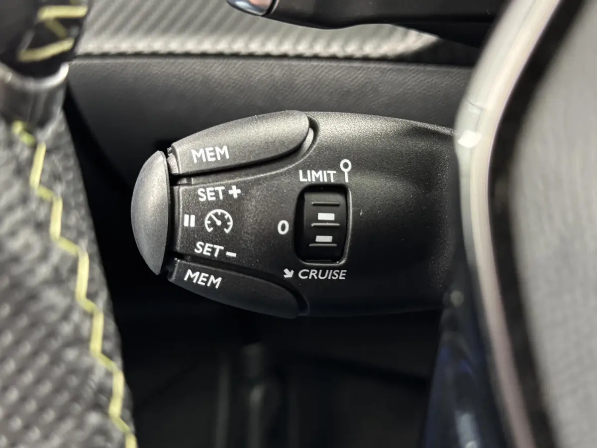 1.2 Hybrid 145 GT | Automaat |145PK | Airco-Ecc | LM-Velgen | PDC | Navigatie | Camera | Cruise | Carplay | DAB | ( Vestiging - Vianen Tel:0347-371248 )