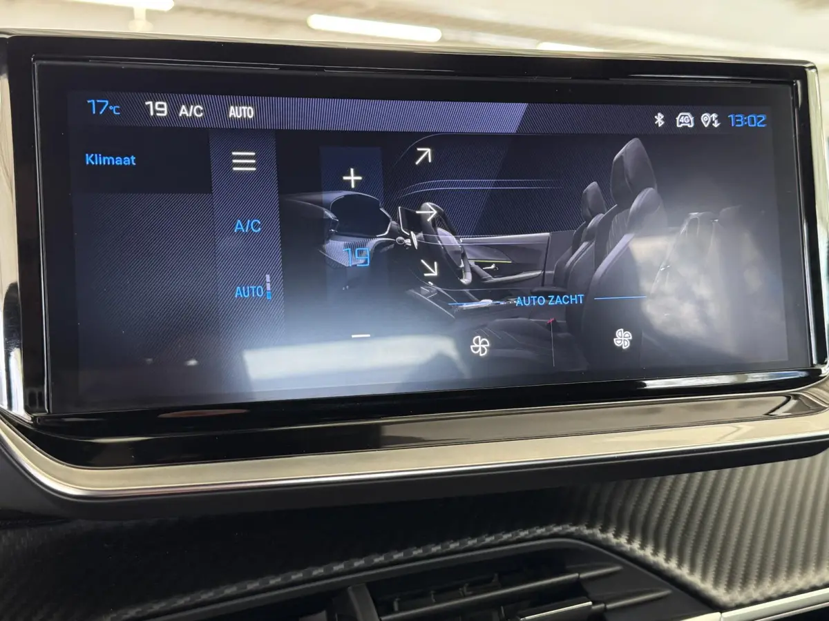1.2 Hybrid 145 GT | Automaat |145PK | Airco-Ecc | LM-Velgen | PDC | Navigatie | Camera | Cruise | Carplay | DAB | ( Vestiging - Vianen Tel:0347-371248 )