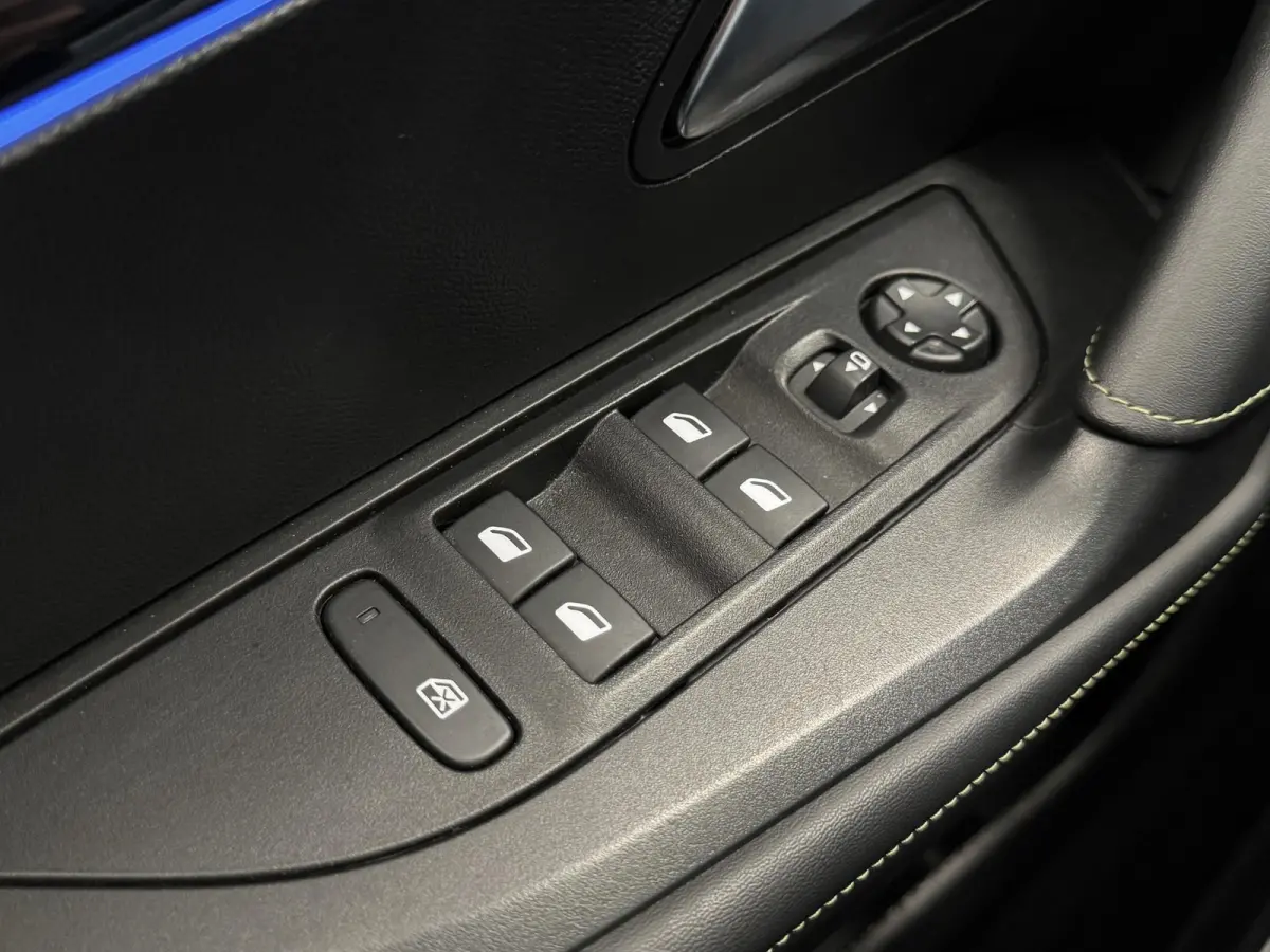 1.2 Hybrid 145 GT | Automaat |145PK | Airco-Ecc | LM-Velgen | PDC | Navigatie | Camera | Cruise | Carplay | DAB | ( Vestiging - Vianen Tel:0347-371248 )