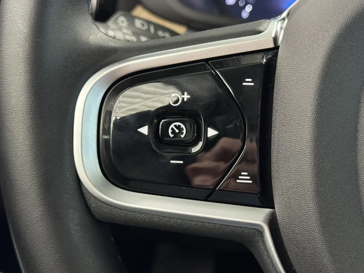 2.0 T8 Plug-in hybrid AWD Ultra Dark | Facelift | Pano | 360 Camera | Leer | Winterpakket | Harman Kardon ( Vestiging - Vianen )