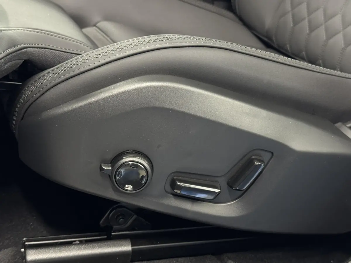 2.0 T8 Plug-in hybrid AWD Ultra Dark | Facelift | Pano | 360 Camera | Leer | Winterpakket | Harman Kardon ( Vestiging - Vianen )