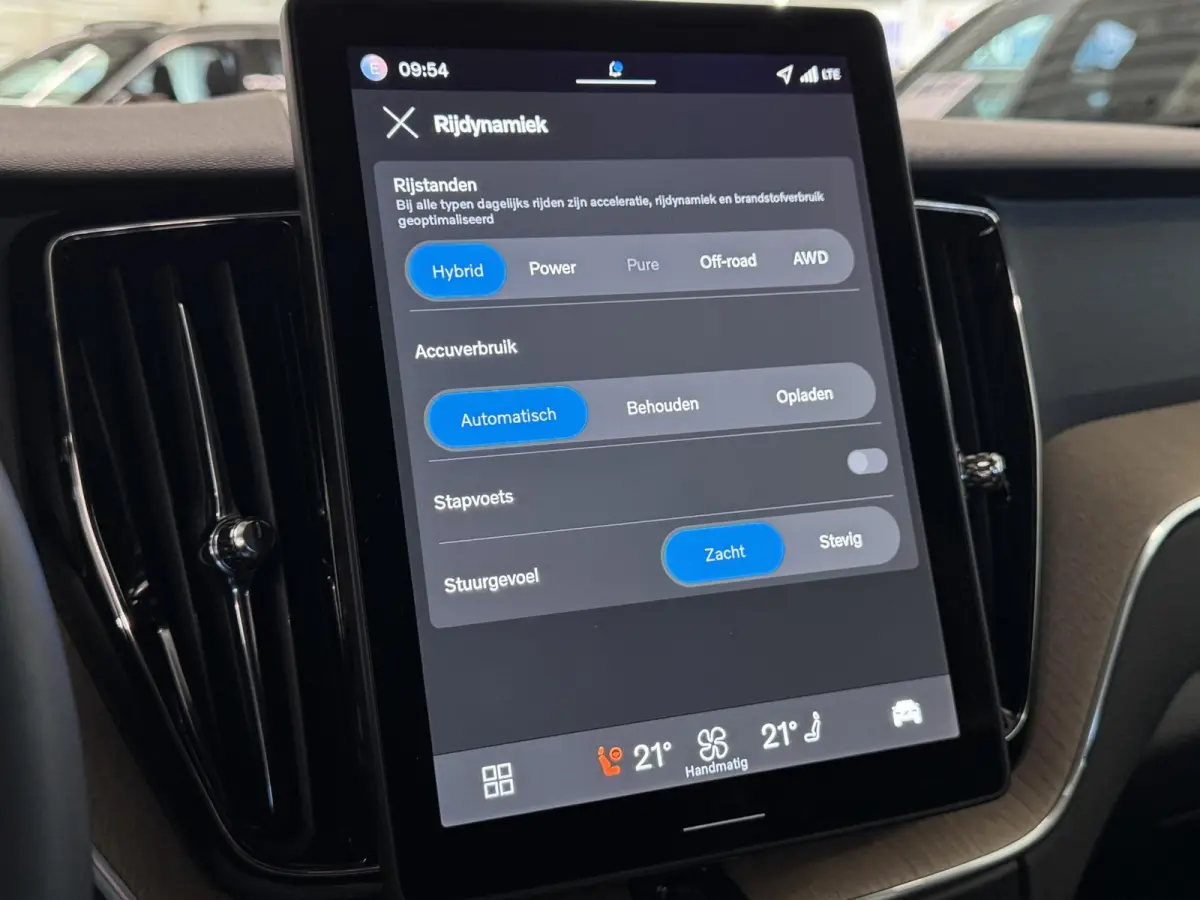 2.0 T8 Plug-in hybrid AWD Ultra Dark | Facelift | Pano | 360 Camera | Leer | Winterpakket | Harman Kardon ( Vestiging - Vianen )