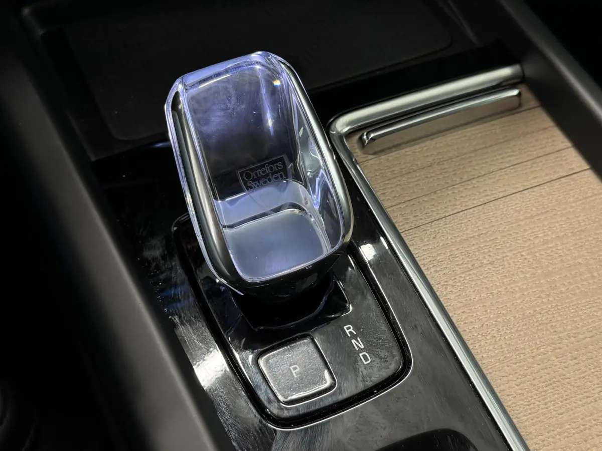 2.0 T8 Plug-in hybrid AWD Ultra Dark | Facelift | Pano | 360 Camera | Leer | Winterpakket | Harman Kardon ( Vestiging - Vianen )