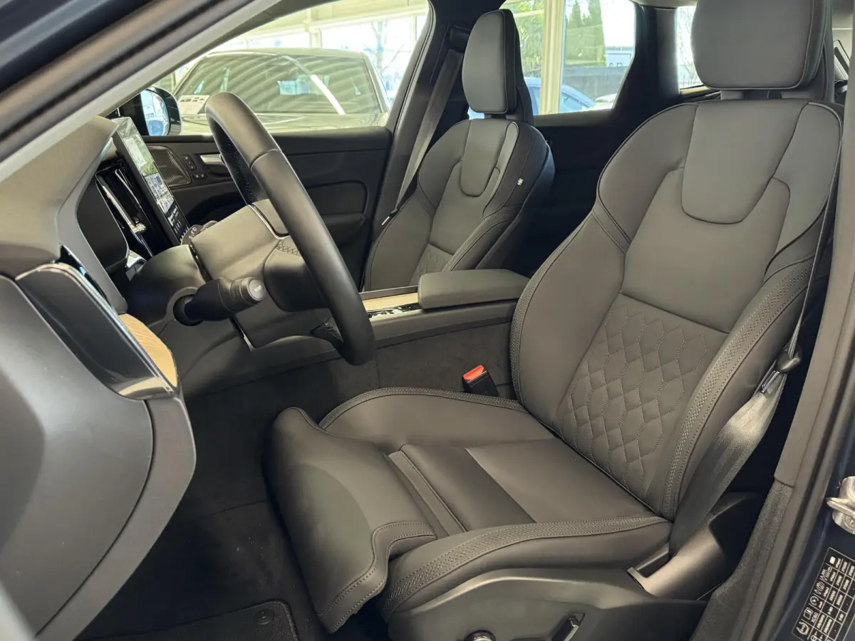 2.0 T8 Plug-in hybrid AWD Ultra Dark | Facelift | Pano | 360 Camera | Leer | Winterpakket | Harman Kardon ( Vestiging - Vianen )