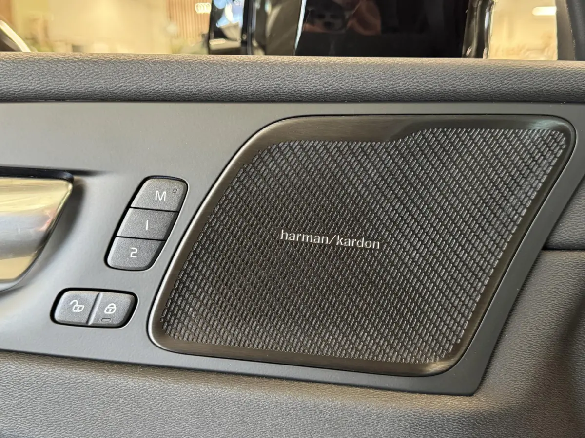 2.0 T8 Plug-in hybrid AWD Ultra Dark | Facelift | Pano | 360 Camera | Leer | Winterpakket | Harman Kardon ( Vestiging - Vianen )