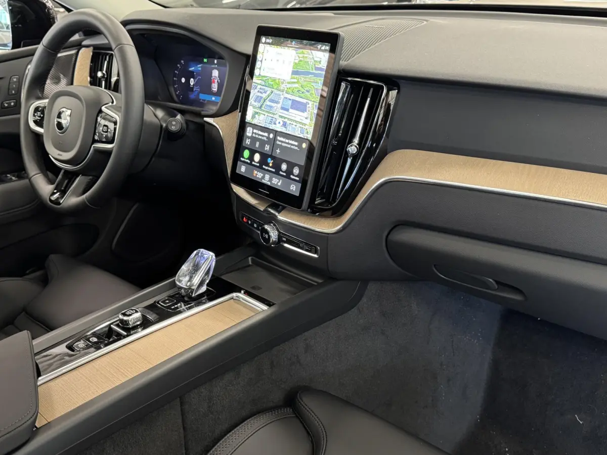 2.0 T8 Plug-in hybrid AWD Ultra Dark | Facelift | Pano | 360 Camera | Leer | Winterpakket | Harman Kardon ( Vestiging - Vianen )