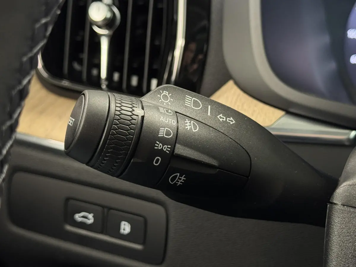 2.0 T8 Plug-in hybrid AWD Ultra Dark | Facelift | Pano | 360 Camera | Leer | Winterpakket | Harman Kardon ( Vestiging - Vianen )