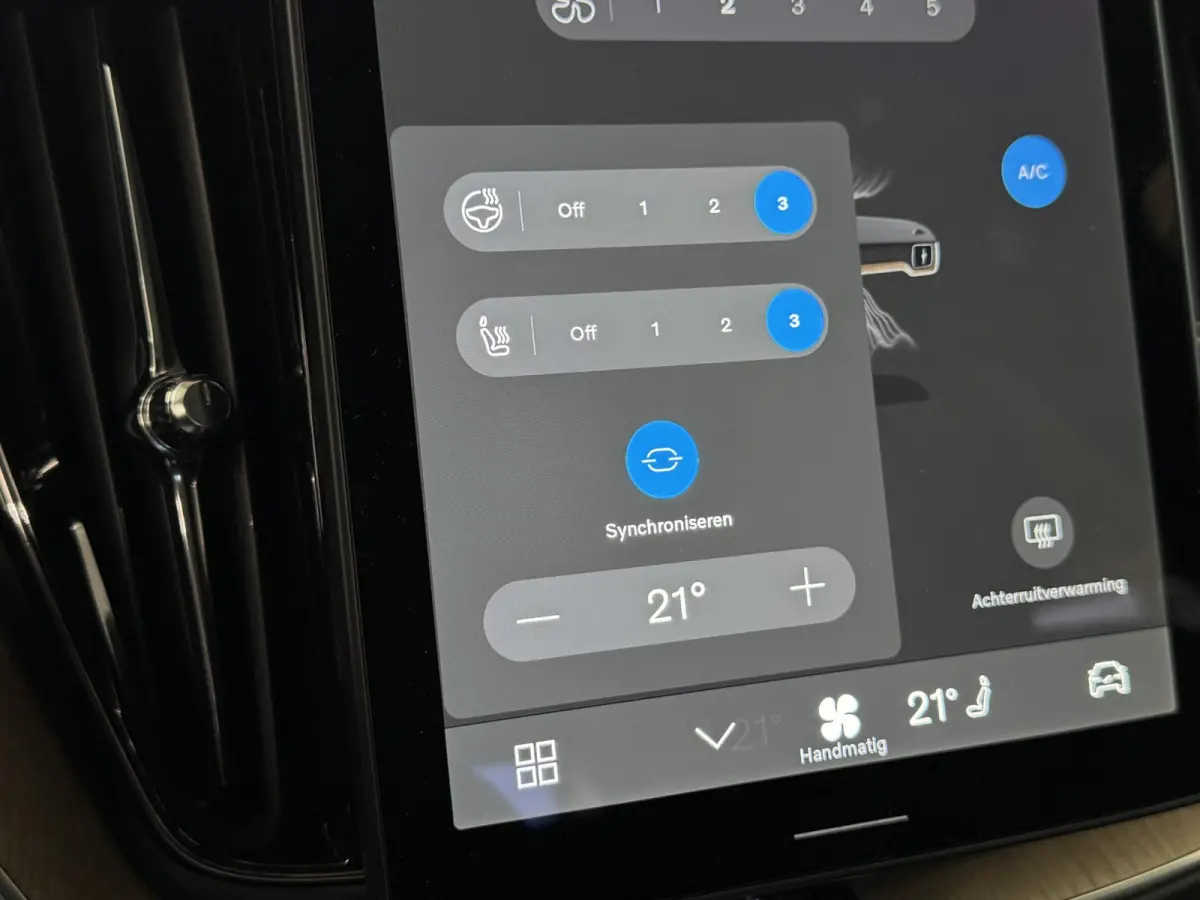 2.0 T8 Plug-in hybrid AWD Ultra Dark | Facelift | Pano | 360 Camera | Leer | Winterpakket | Harman Kardon ( Vestiging - Vianen )