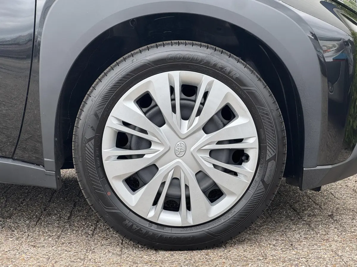 1.0 VVT-i MT Play | NIEUW! | Airco | ACC | Camera | Stoelverwarming | DAB | ( Vestiging - Nieuwegein )