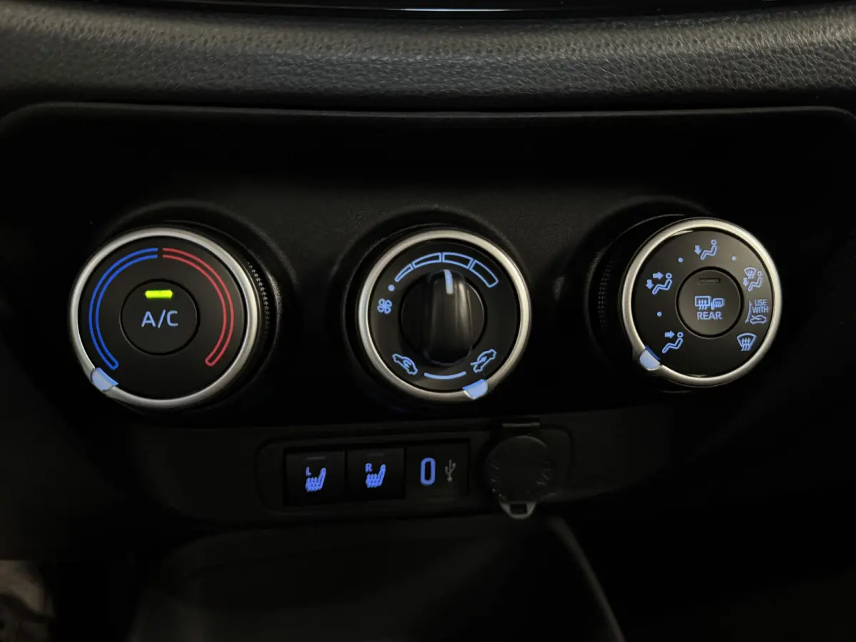 1.0 VVT-i MT Play | NIEUW! | Airco | ACC | Camera | Stoelverwarming | DAB | ( Vestiging - Nieuwegein )