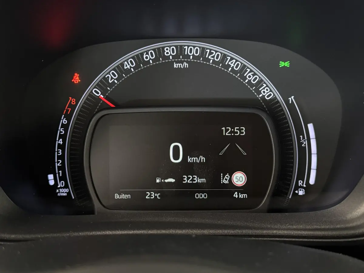 1.0 VVT-i MT Play | NIEUW! | Airco | ACC | Camera | Stoelverwarming | DAB | ( Vestiging - Nieuwegein )