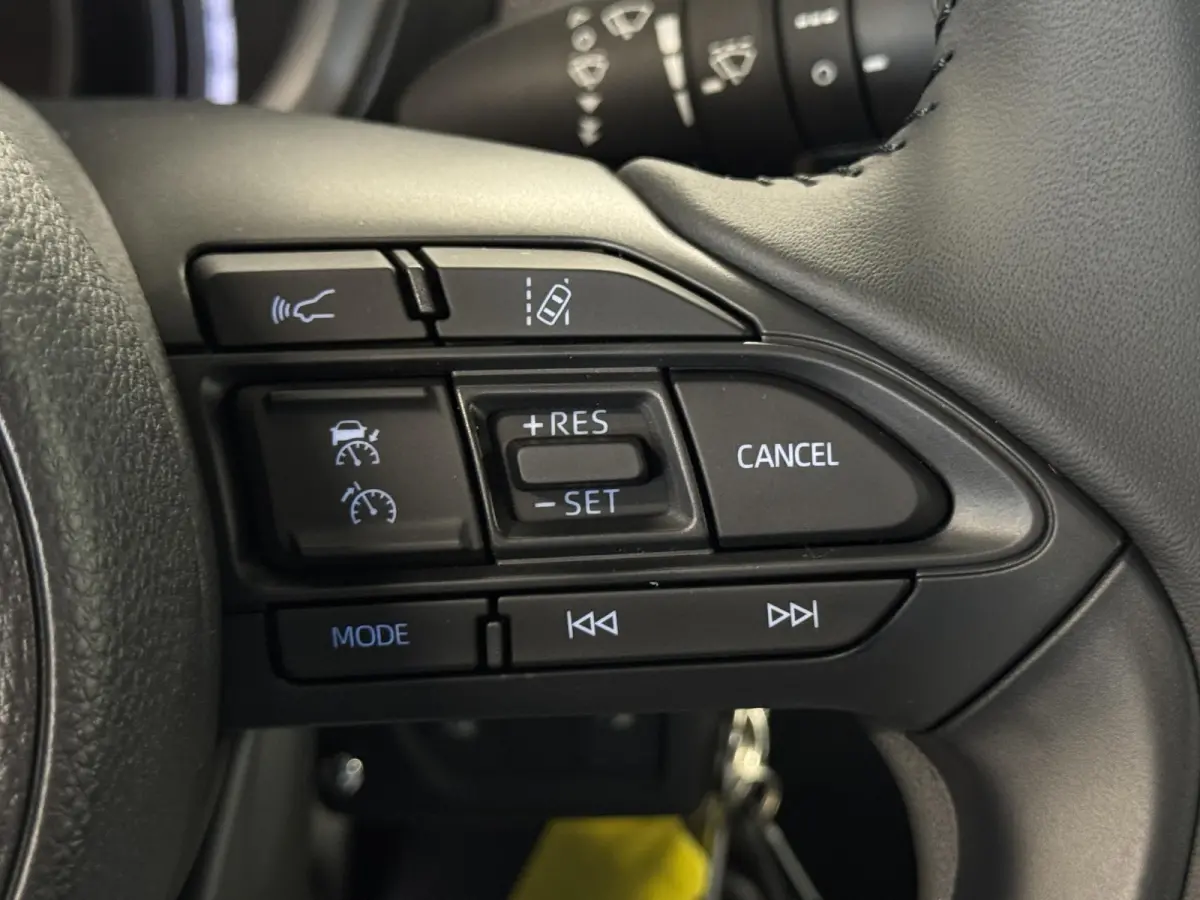 1.0 VVT-i MT Play | NIEUW! | Airco | ACC | Camera | Stoelverwarming | DAB | ( Vestiging - Nieuwegein )