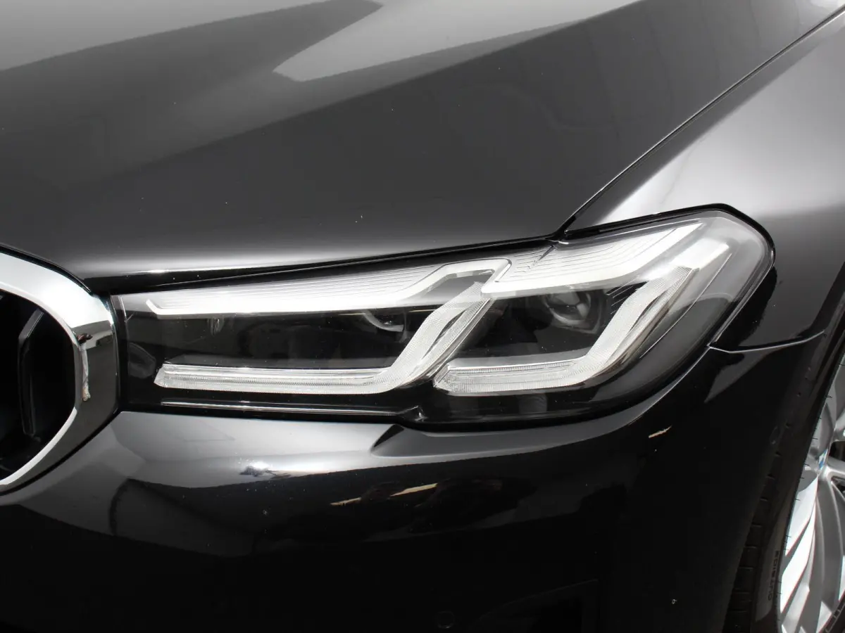 530e Business PHEV AUTOMAAT Adaptieve cruise control LED Leder Navigatie Stoelverwarming Achteruitrijcamera Sfeerverlichting Lane assist Climate control Apple Carplay/ Android Auto