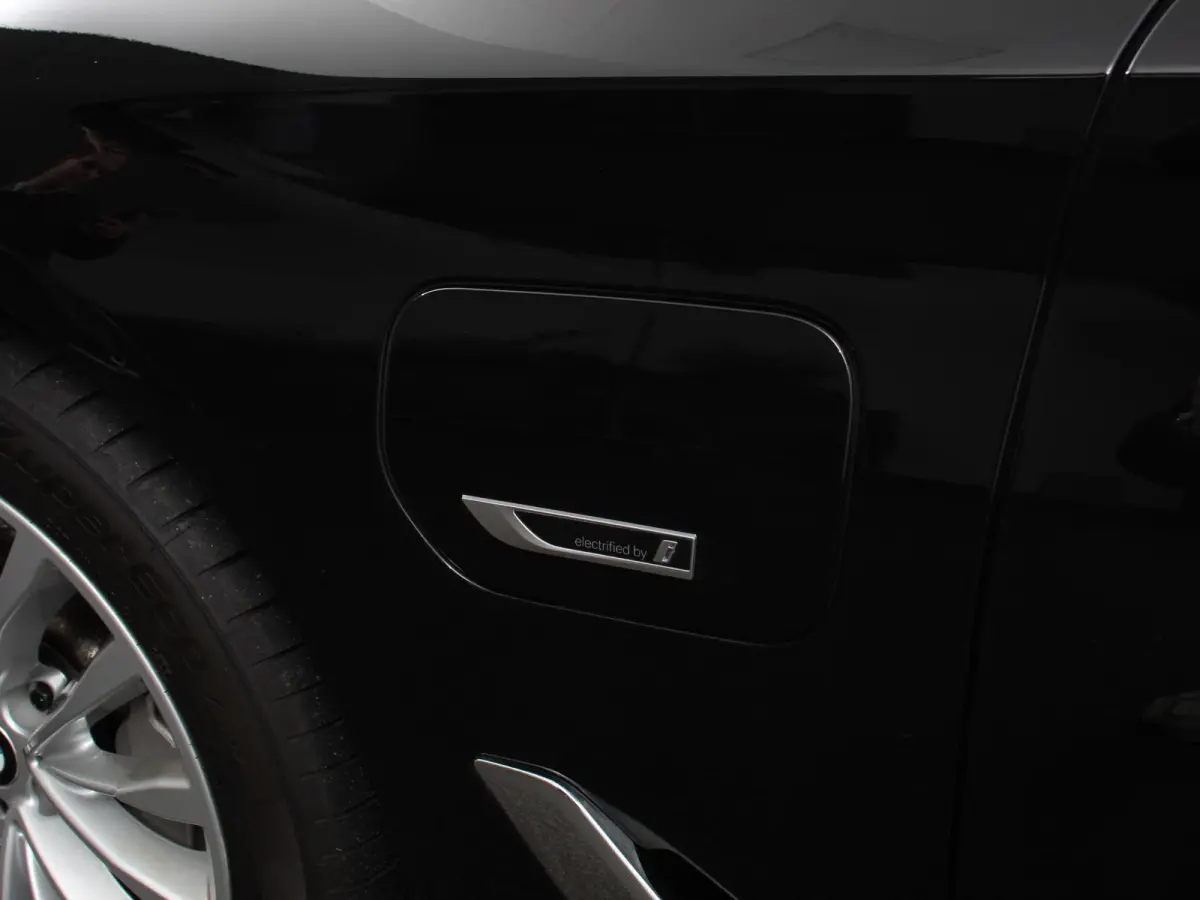 530e Business PHEV AUTOMAAT Adaptieve cruise control LED Leder Navigatie Stoelverwarming Achteruitrijcamera Sfeerverlichting Lane assist Climate control Apple Carplay/ Android Auto