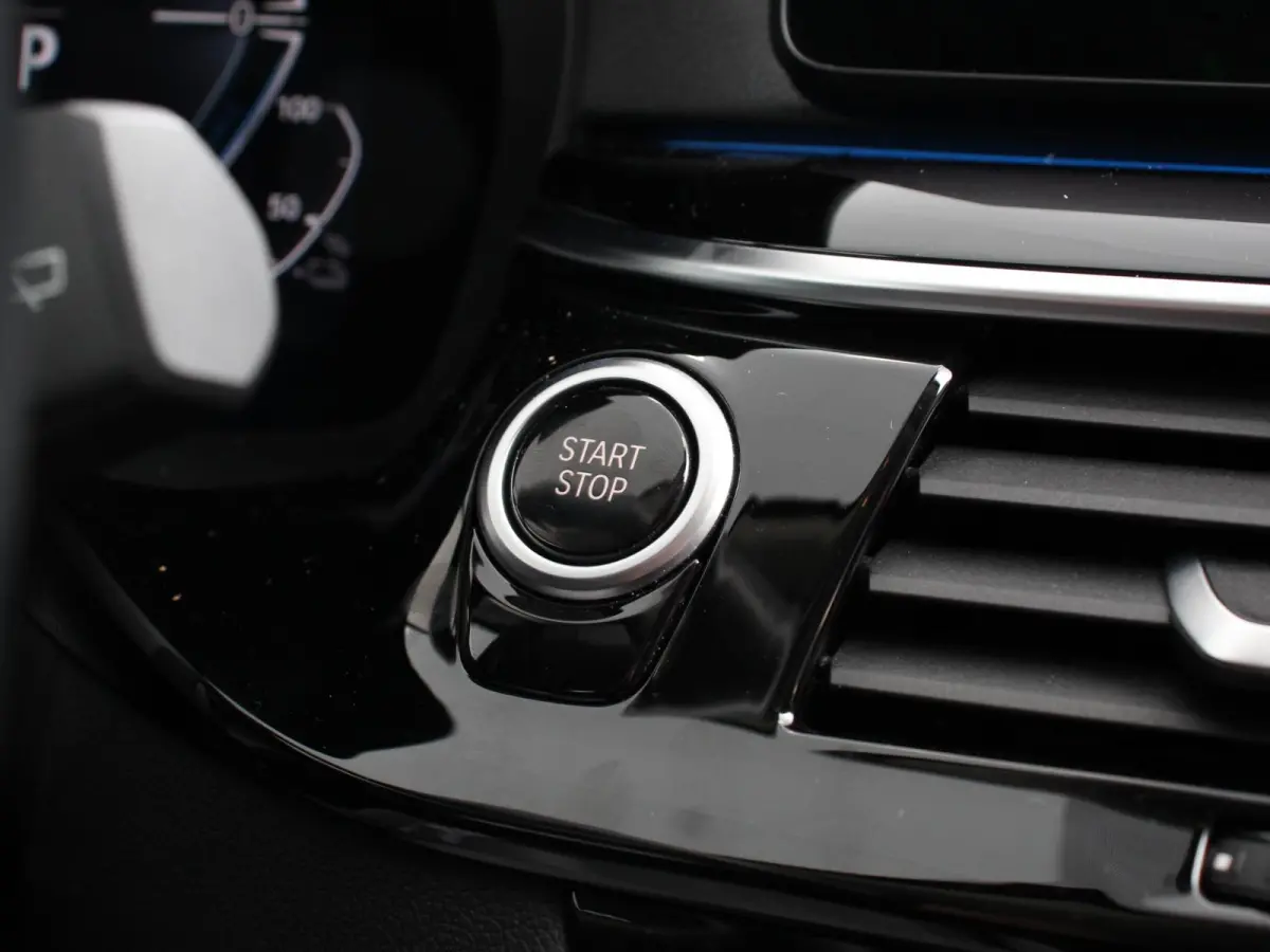 530e Business PHEV AUTOMAAT Adaptieve cruise control LED Leder Navigatie Stoelverwarming Achteruitrijcamera Sfeerverlichting Lane assist Climate control Apple Carplay/ Android Auto