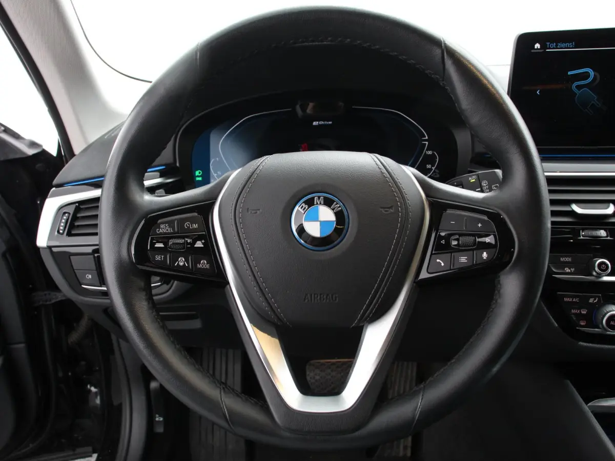 530e Business PHEV AUTOMAAT Adaptieve cruise control LED Leder Navigatie Stoelverwarming Achteruitrijcamera Sfeerverlichting Lane assist Climate control Apple Carplay/ Android Auto