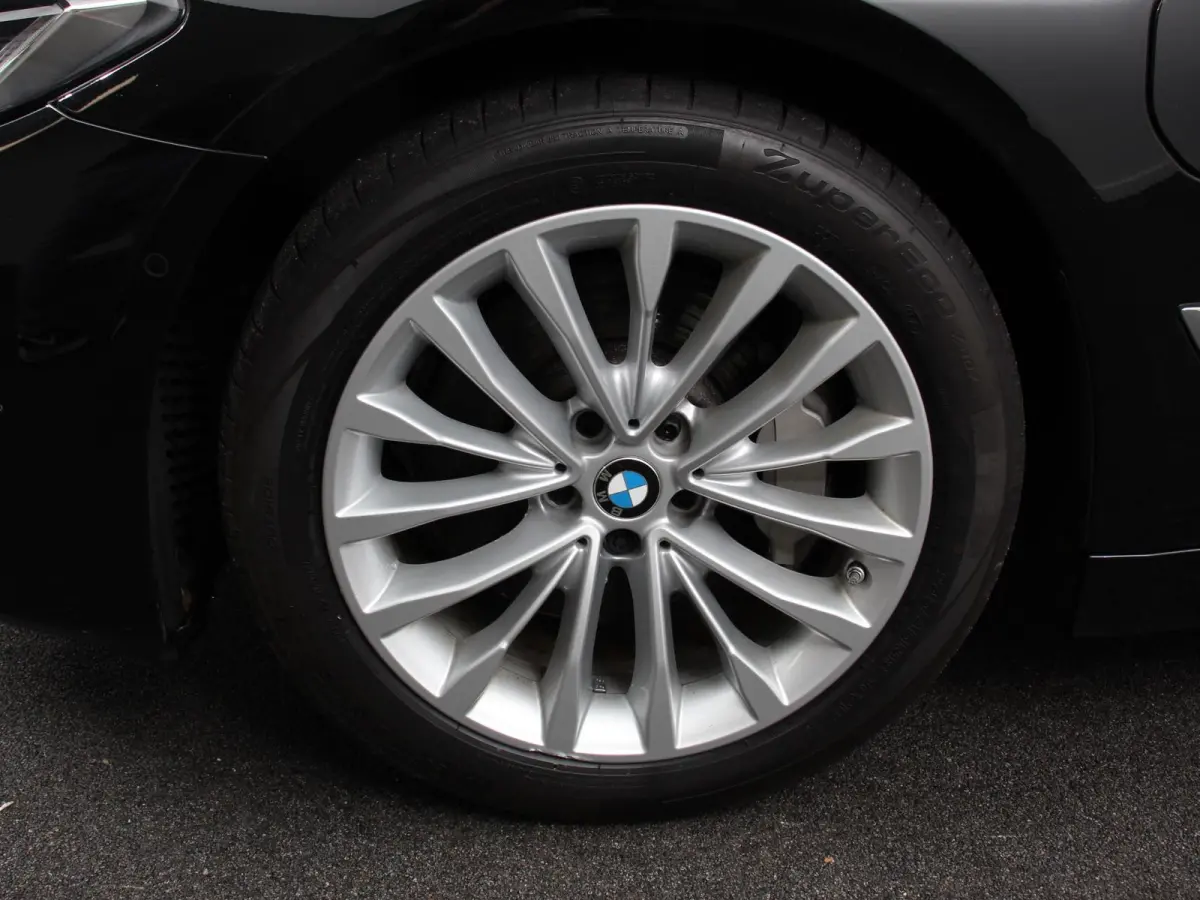530e Business PHEV AUTOMAAT Adaptieve cruise control LED Leder Navigatie Stoelverwarming Achteruitrijcamera Sfeerverlichting Lane assist Climate control Apple Carplay/ Android Auto