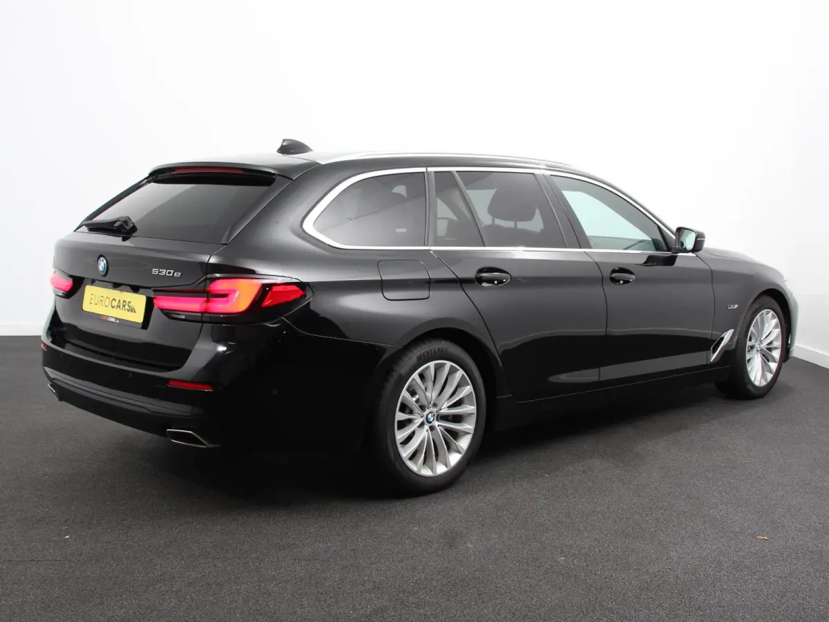 530e Business PHEV AUTOMAAT Adaptieve cruise control LED Leder Navigatie Stoelverwarming Achteruitrijcamera Sfeerverlichting Lane assist Climate control Apple Carplay/ Android Auto