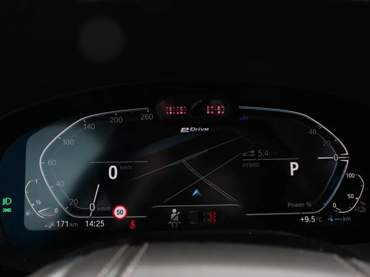 530e Business PHEV AUTOMAAT Adaptieve cruise control LED Leder Navigatie Stoelverwarming Achteruitrijcamera Sfeerverlichting Lane assist Climate control Apple Carplay/ Android Auto