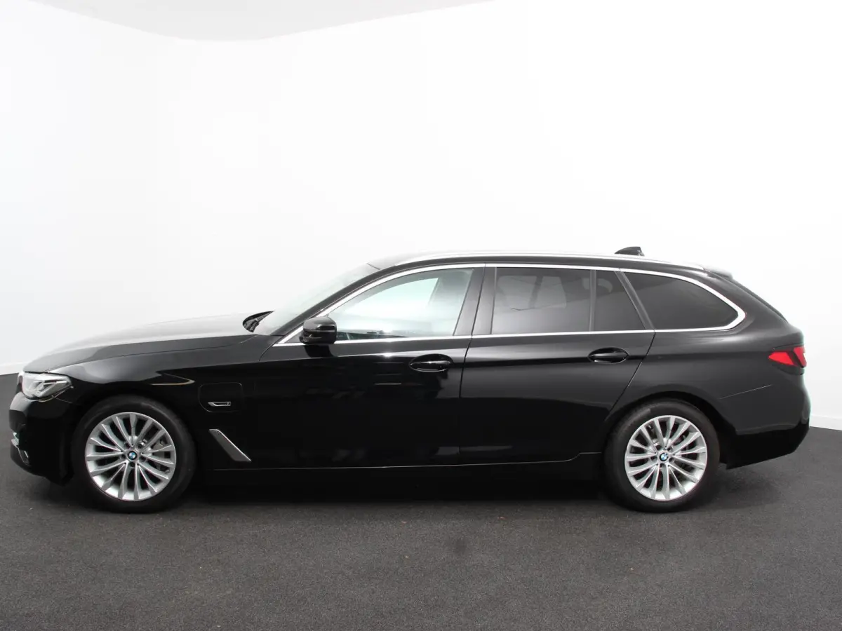 530e Business PHEV AUTOMAAT Adaptieve cruise control LED Leder Navigatie Stoelverwarming Achteruitrijcamera Sfeerverlichting Lane assist Climate control Apple Carplay/ Android Auto