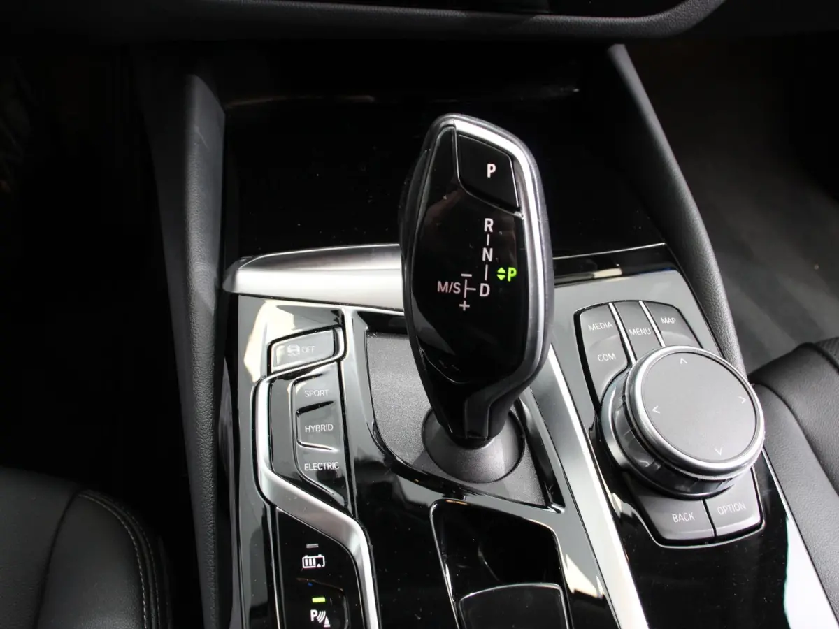 530e Business PHEV AUTOMAAT Adaptieve cruise control LED Leder Navigatie Stoelverwarming Achteruitrijcamera Sfeerverlichting Lane assist Climate control Apple Carplay/ Android Auto