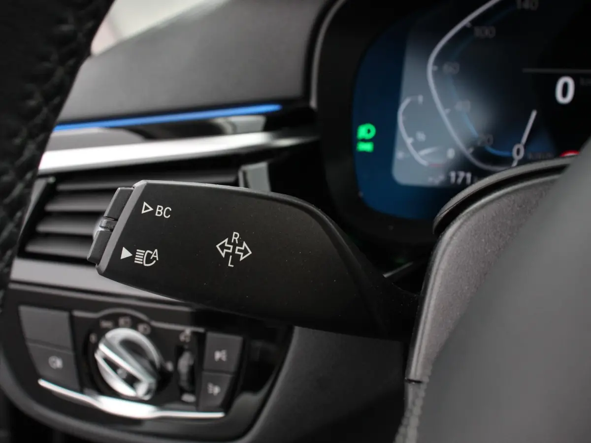 530e Business PHEV AUTOMAAT Adaptieve cruise control LED Leder Navigatie Stoelverwarming Achteruitrijcamera Sfeerverlichting Lane assist Climate control Apple Carplay/ Android Auto