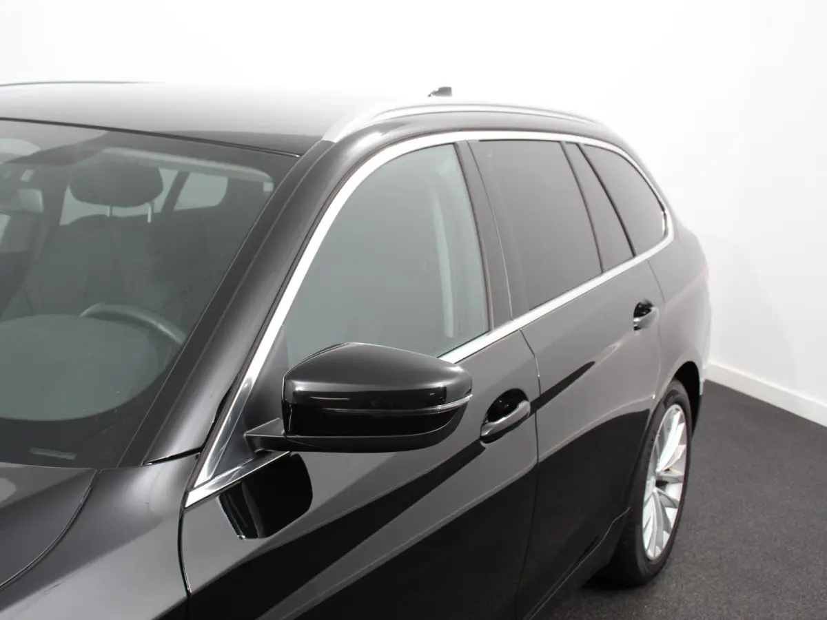 530e Business PHEV AUTOMAAT Adaptieve cruise control LED Leder Navigatie Stoelverwarming Achteruitrijcamera Sfeerverlichting Lane assist Climate control Apple Carplay/ Android Auto