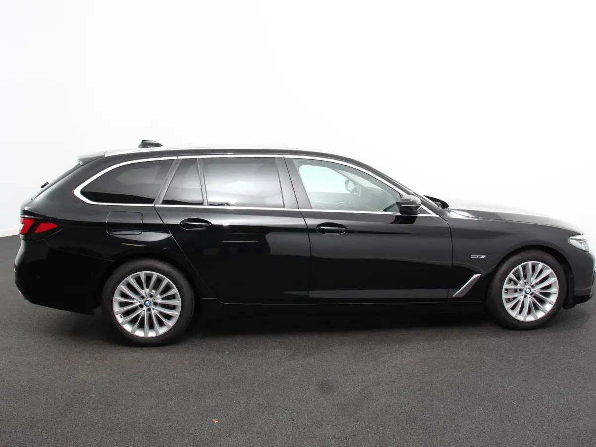 530e Business PHEV AUTOMAAT Adaptieve cruise control LED Leder Navigatie Stoelverwarming Achteruitrijcamera Sfeerverlichting Lane assist Climate control Apple Carplay/ Android Auto