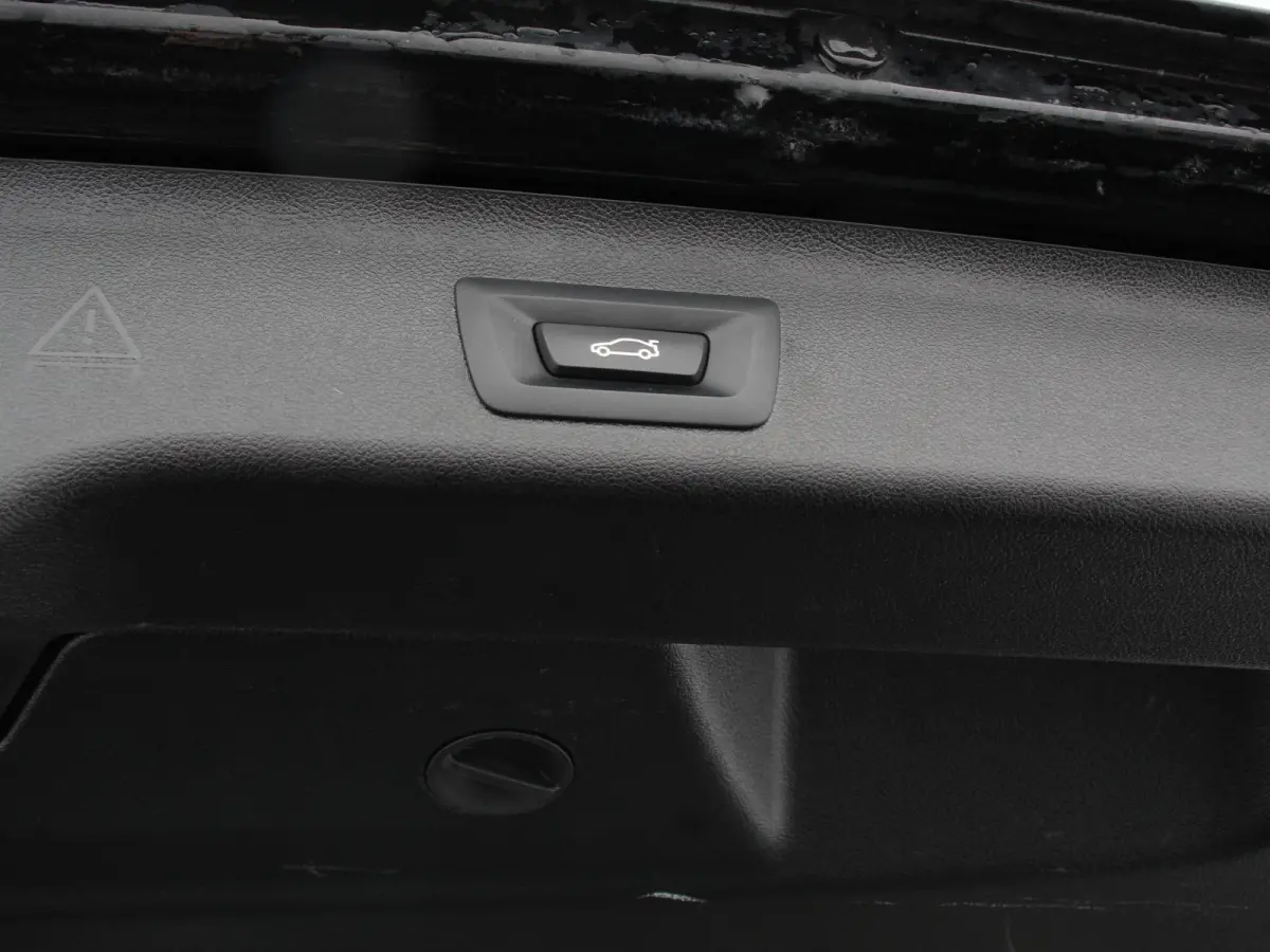 530e Business PHEV AUTOMAAT Adaptieve cruise control LED Leder Navigatie Stoelverwarming Achteruitrijcamera Sfeerverlichting Lane assist Climate control Apple Carplay/ Android Auto