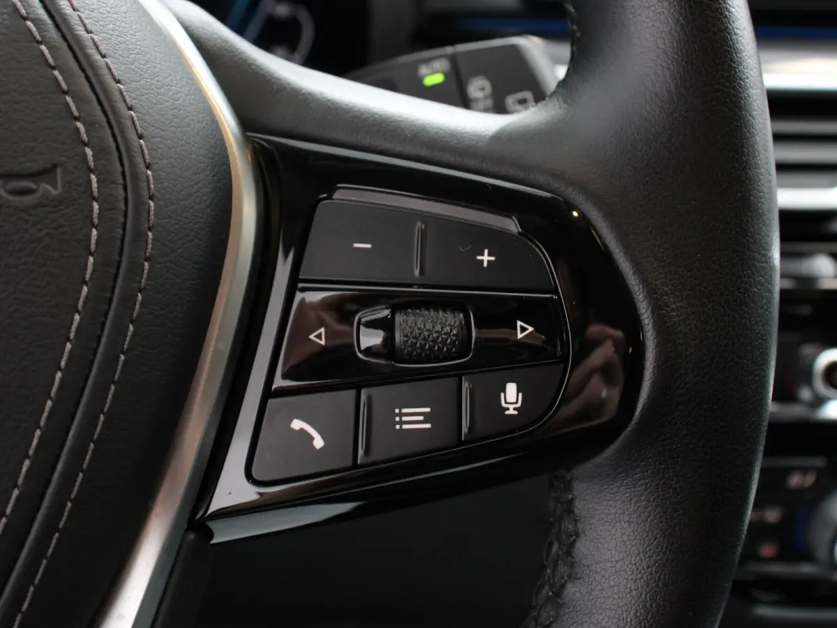 530e Business PHEV AUTOMAAT Adaptieve cruise control LED Leder Navigatie Stoelverwarming Achteruitrijcamera Sfeerverlichting Lane assist Climate control Apple Carplay/ Android Auto