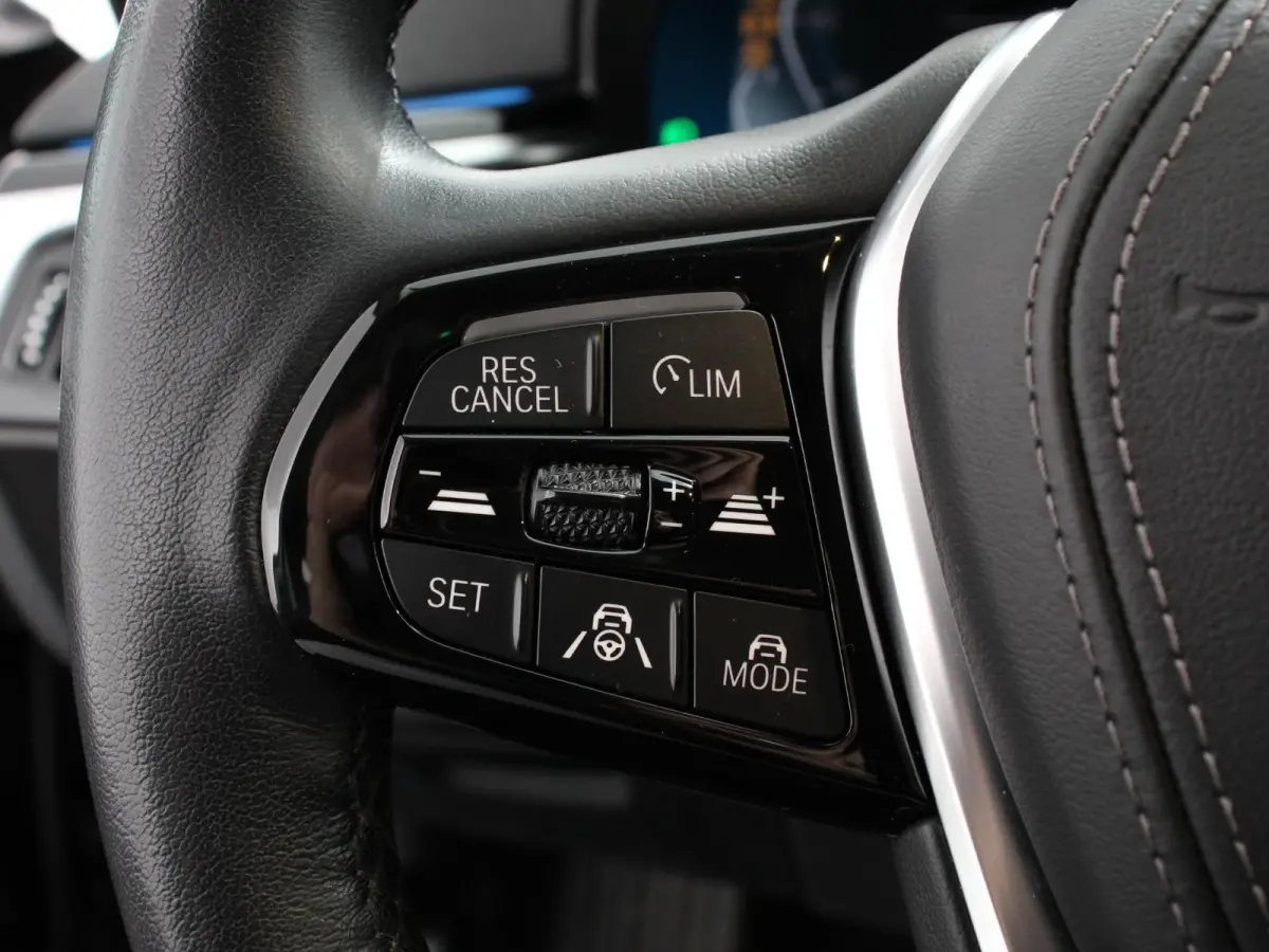 530e Business PHEV AUTOMAAT Adaptieve cruise control LED Leder Navigatie Stoelverwarming Achteruitrijcamera Sfeerverlichting Lane assist Climate control Apple Carplay/ Android Auto
