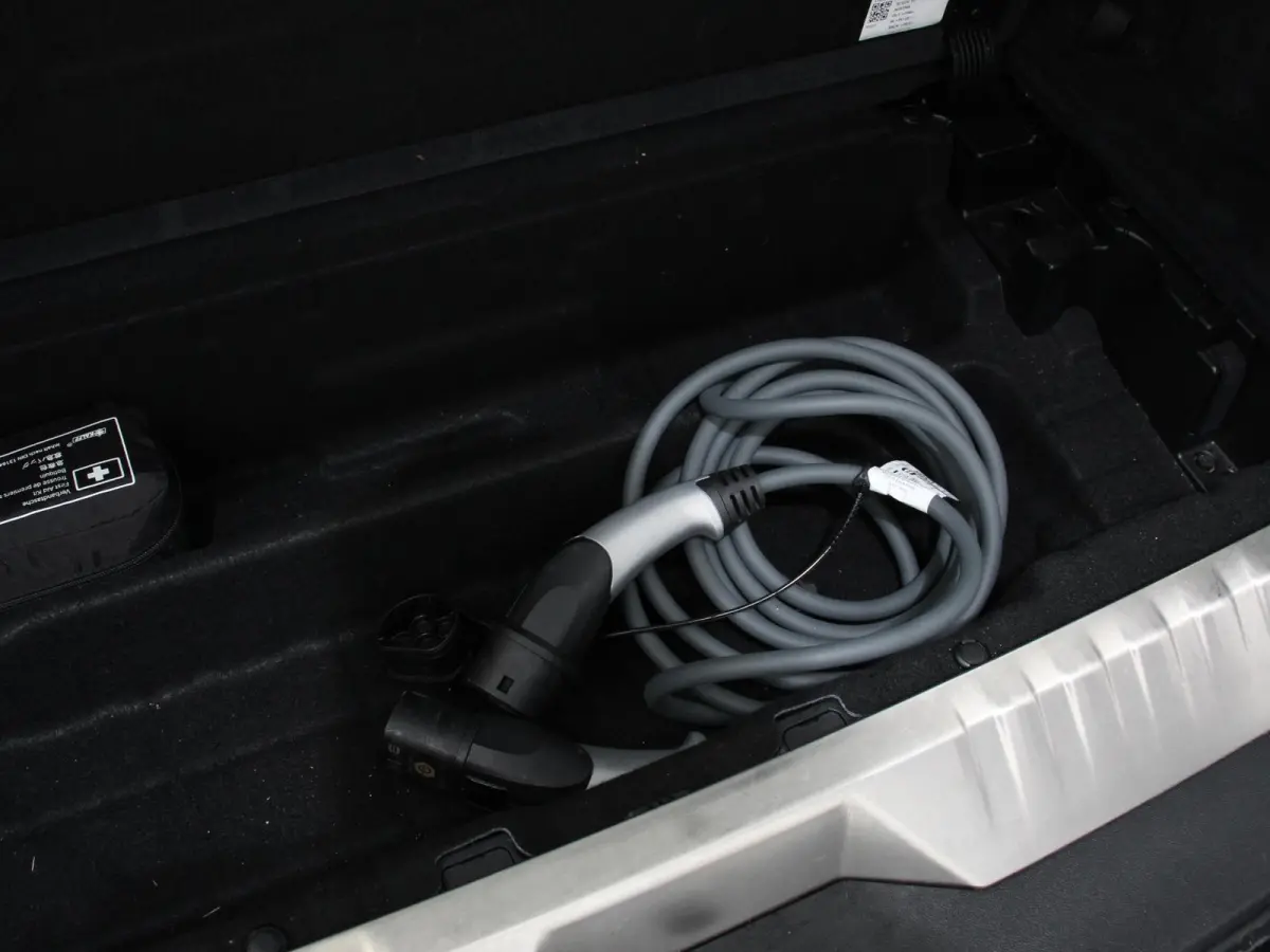 530e Business PHEV AUTOMAAT Adaptieve cruise control LED Leder Navigatie Stoelverwarming Achteruitrijcamera Sfeerverlichting Lane assist Climate control Apple Carplay/ Android Auto