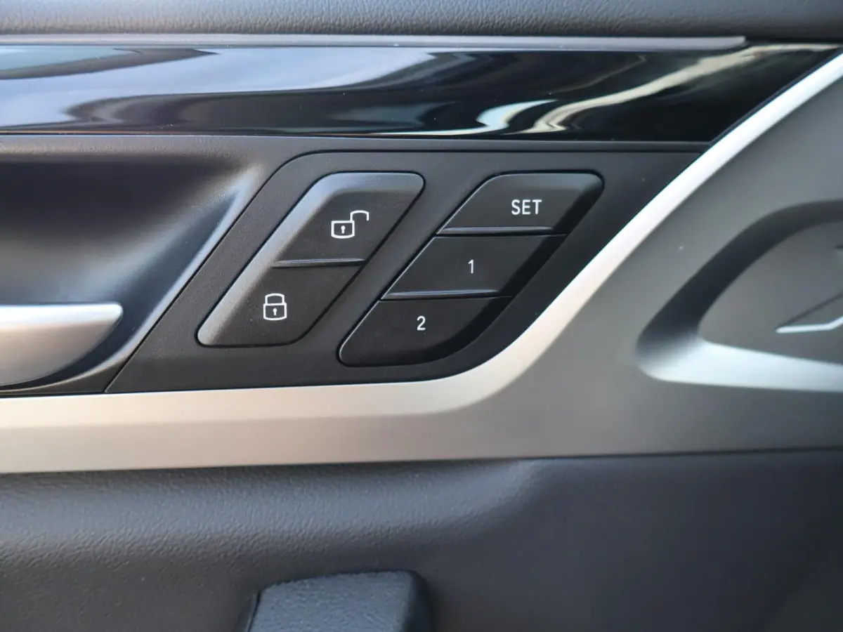 xDrive20i 184pk AUT High Executive | Panoramadak | Trekhaak | Memory | Camera | Apple Carplay/Android Auto | Stoelverwarming |