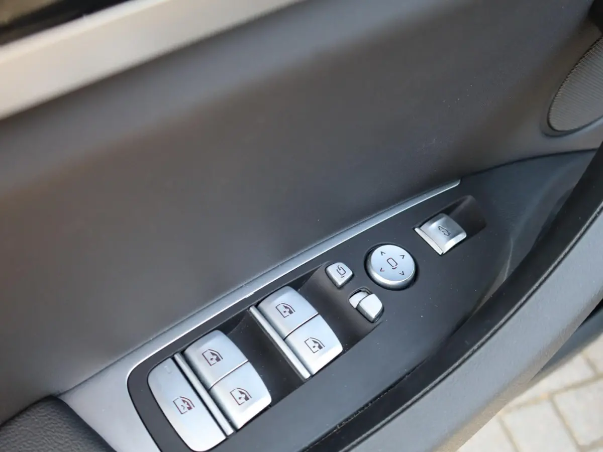 xDrive20i 184pk AUT High Executive | Panoramadak | Trekhaak | Memory | Camera | Apple Carplay/Android Auto | Stoelverwarming |