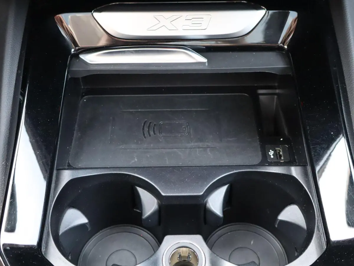 xDrive20i 184pk AUT High Executive | Panoramadak | Trekhaak | Memory | Camera | Apple Carplay/Android Auto | Stoelverwarming |