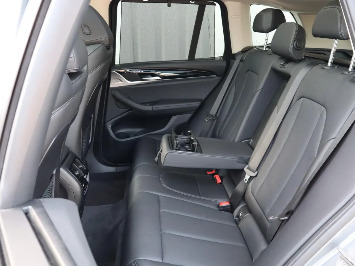 xDrive20i 184pk AUT High Executive | Panoramadak | Trekhaak | Memory | Camera | Apple Carplay/Android Auto | Stoelverwarming |