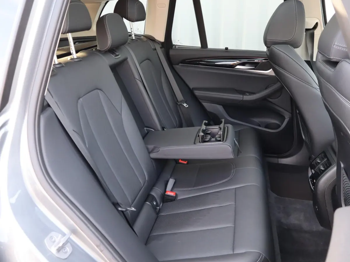 xDrive20i 184pk AUT High Executive | Panoramadak | Trekhaak | Memory | Camera | Apple Carplay/Android Auto | Stoelverwarming |
